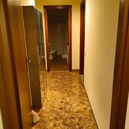Rum i privatbostad Stanza In Centro Mirandola